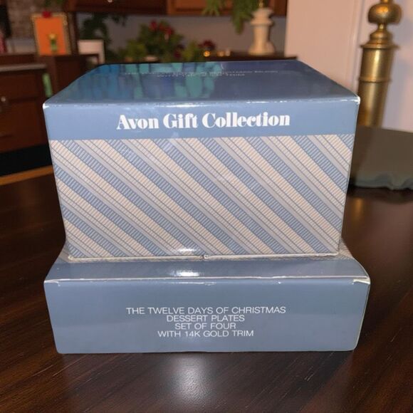 NIB Vintage Avon Twelve Days of Christmas Coffee Mugs & Dessert Plates 14K Rims - Picture 6 of 6